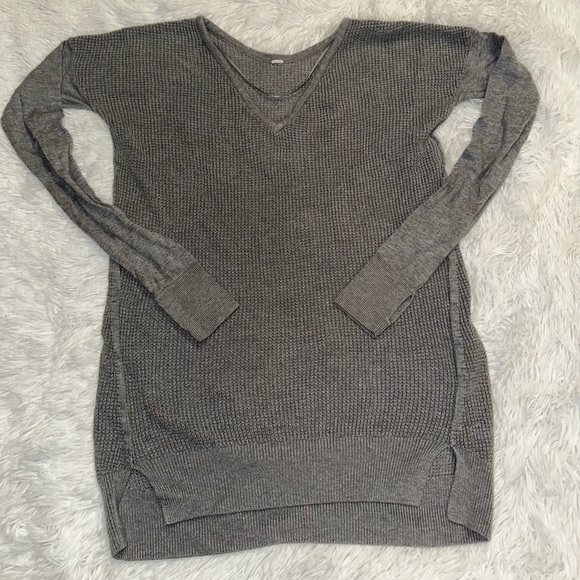 lululemon sweater life v neck sweater size 2/4 - Picture 1 of 8